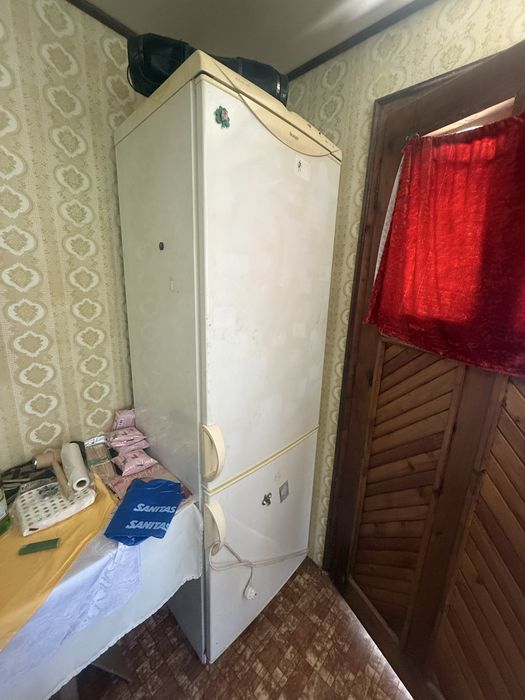 Продава се хладилник с фризер