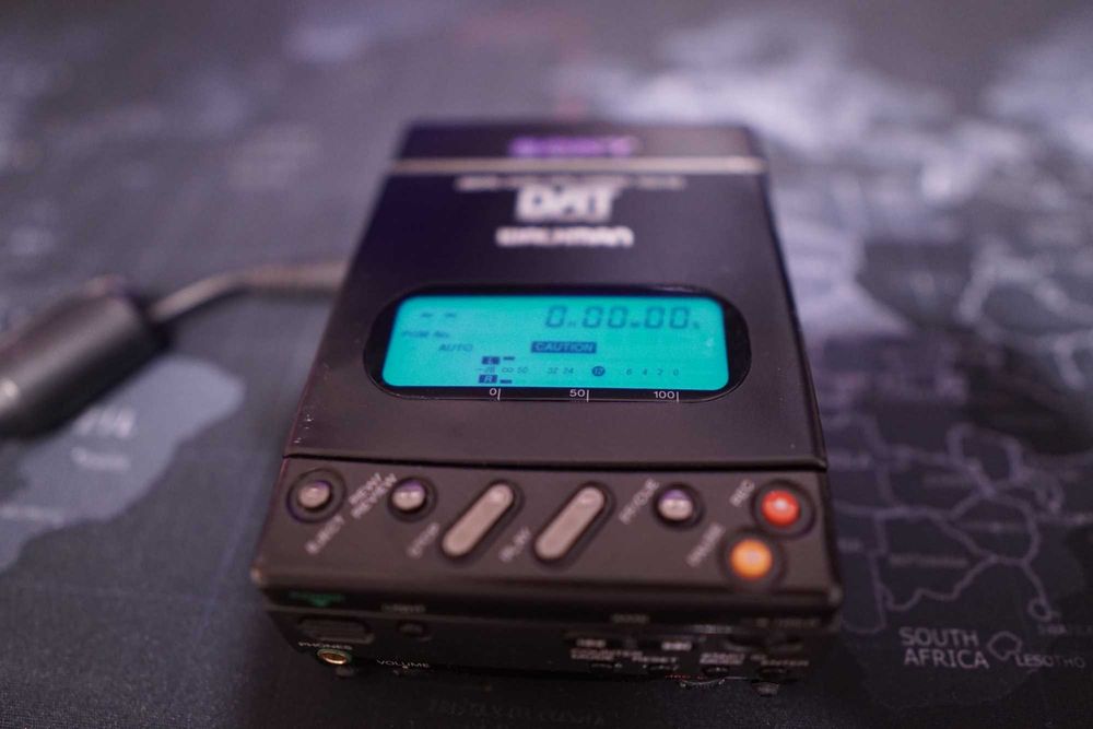 Walkman Sony DAT portabil TCD-D3 (Digital Audio Tape)