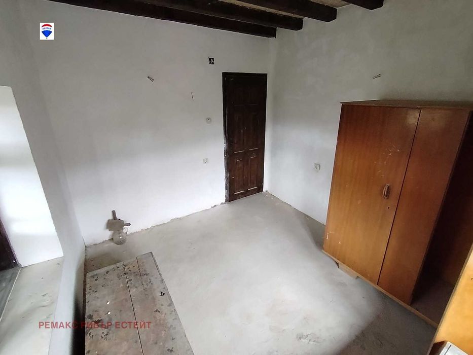 Селска къща за продажба в с. Червен, обл. Русе