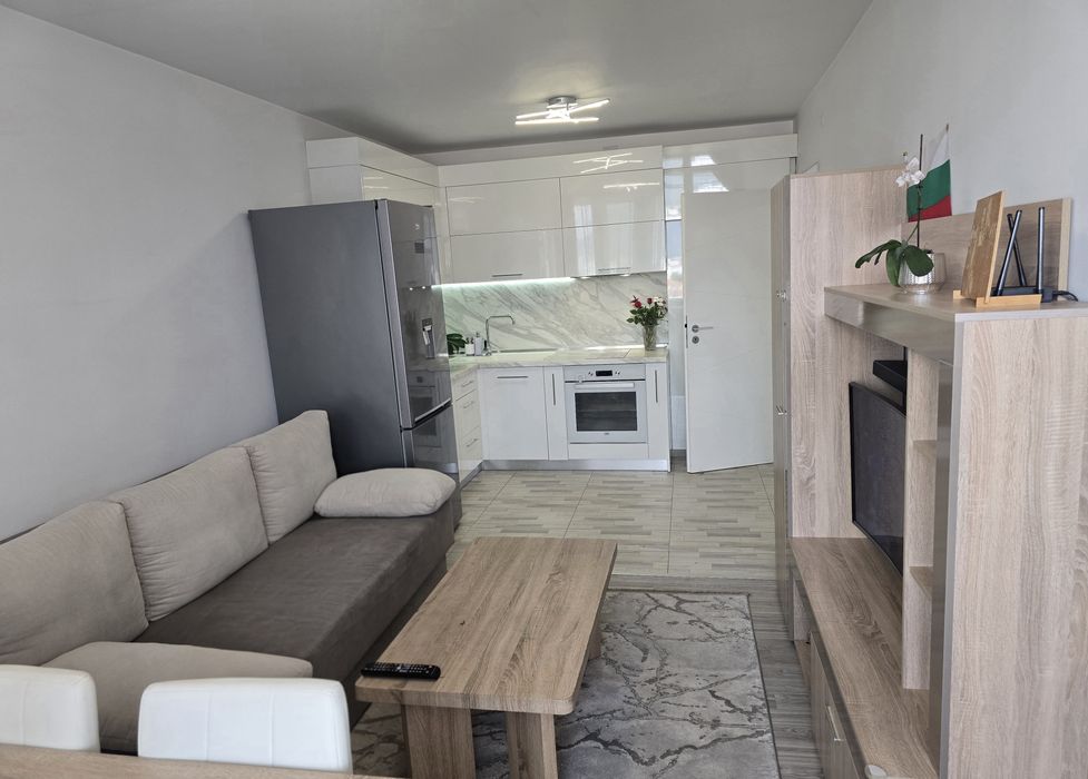 Продава се Тристаен апартамент в Сливен, Център - 70 кв.м за 2143 €/кв.м - Снимка #2