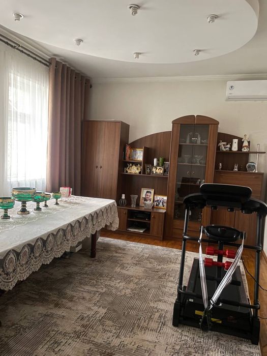 Продаётся дом 8 соток-бассейн, сауна. Ул строители