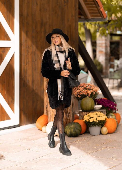 Кариран дамски  шал в бежово и черно