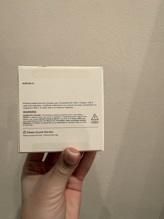 Слушалки AirPods 4