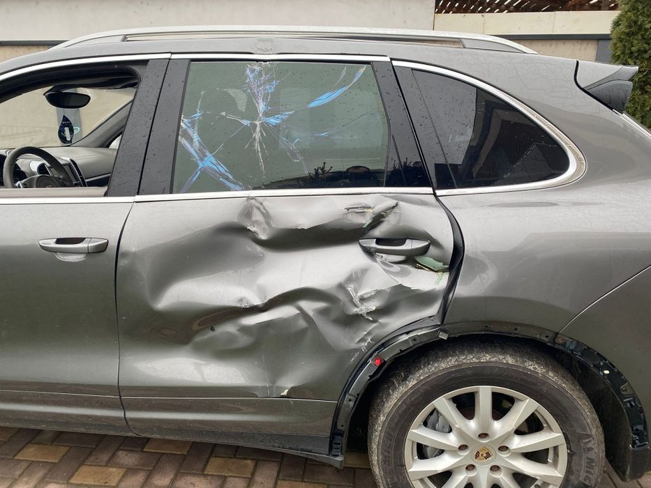 Porsche cayenne S 4,8i 400cp v8 avariat /lovit
AVARIATA CONFORM FOTO (