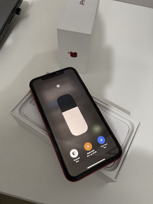 Продам айфон 11 64 гб