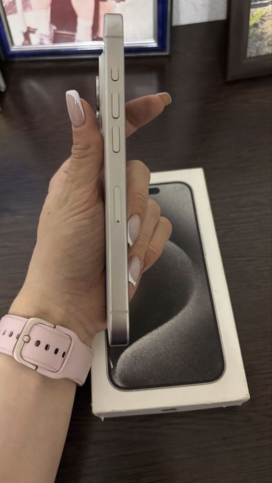 Продам айфон 15 про 128 гб белый титан