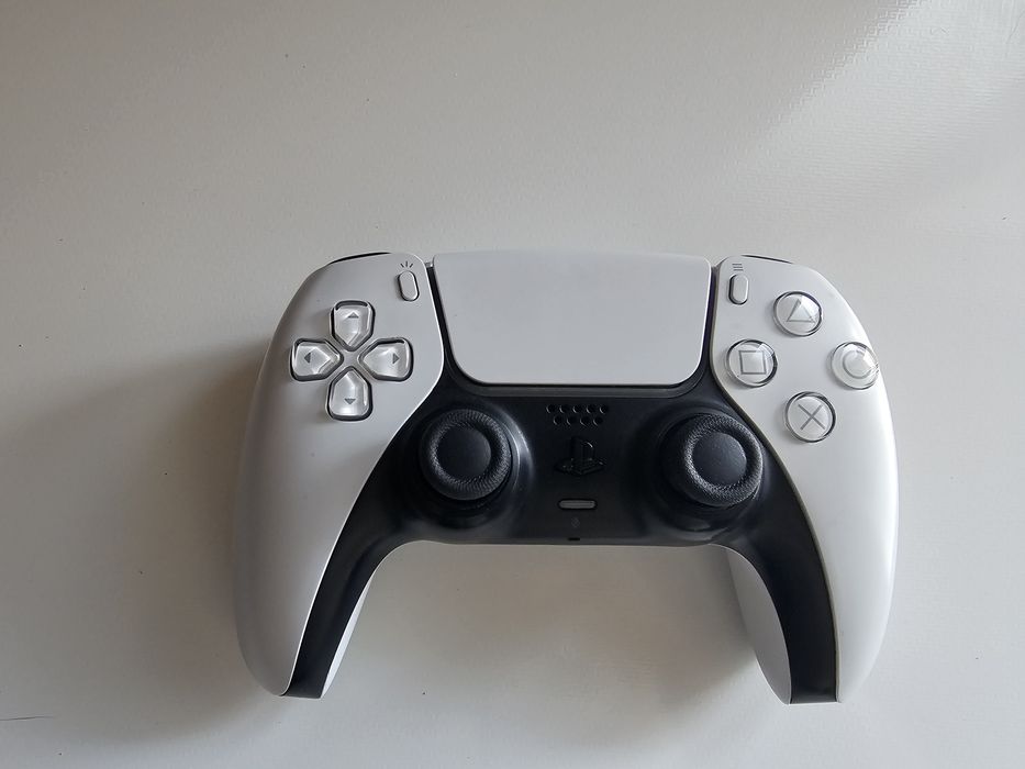 Maneta PS5 cu joystick-uri TMR