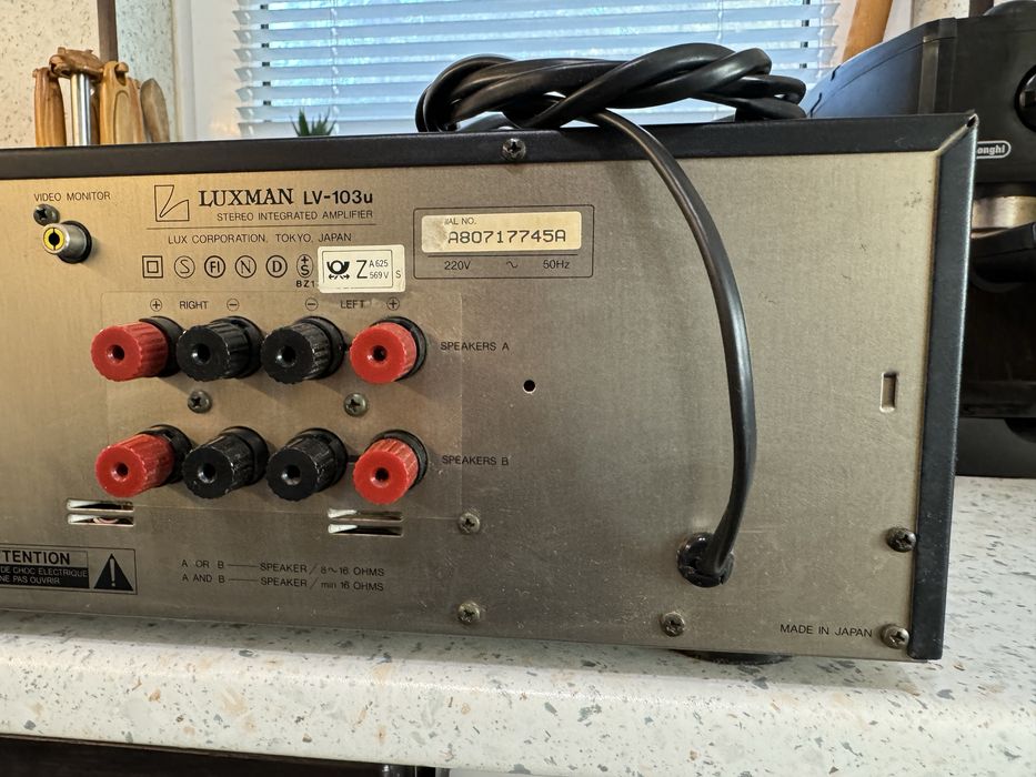 Luxman LV-103u Качествен стерео усилвател