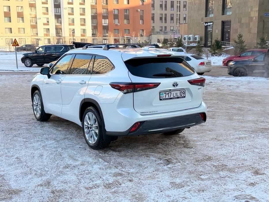 Toyota highlander gibrid 2024 года