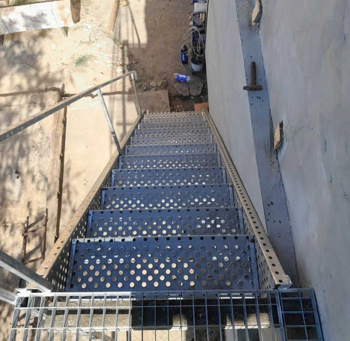 Scări metalice galvanizate