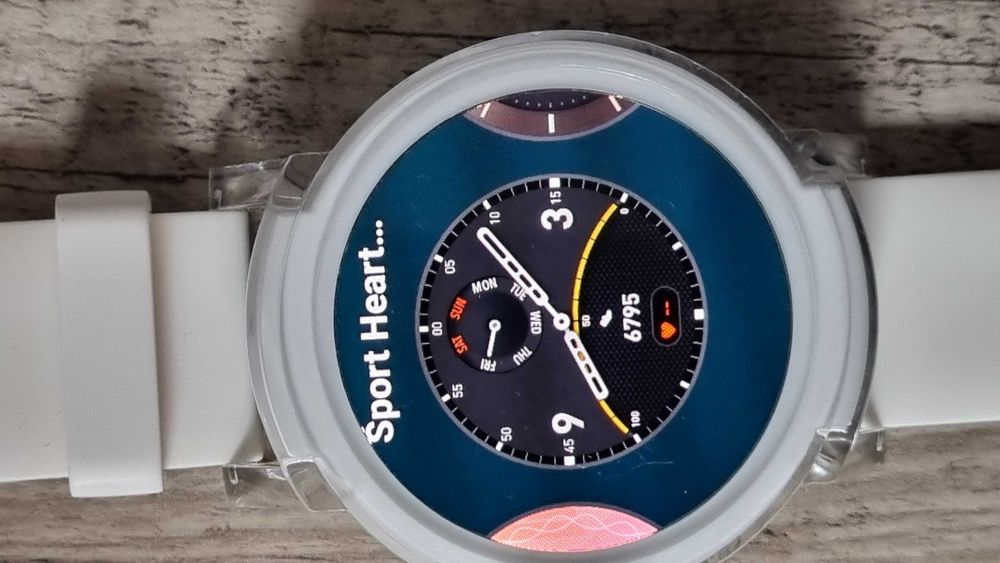 Smartwatch Ticwatch E Dama + Casti Realme Air 3 + Y39 Fitness Tracker