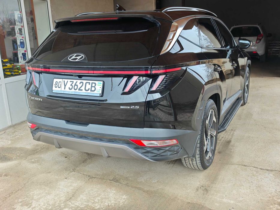 Tucson 2.5 AT 8  поғона lyks 4 WD 7 ўринли