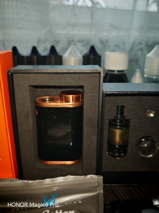 Vând două moduri in stare foarte bună,un atomizor Hera + 3 acumulatori