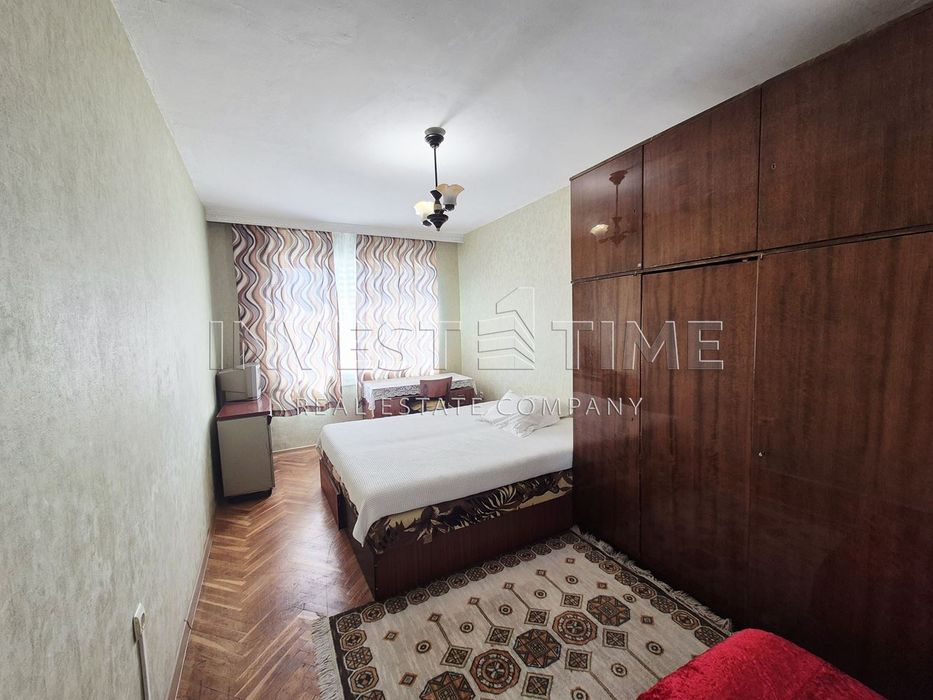 Цветен квартал, три отделни стаи, 60 кв.м чисти, среден етаж!