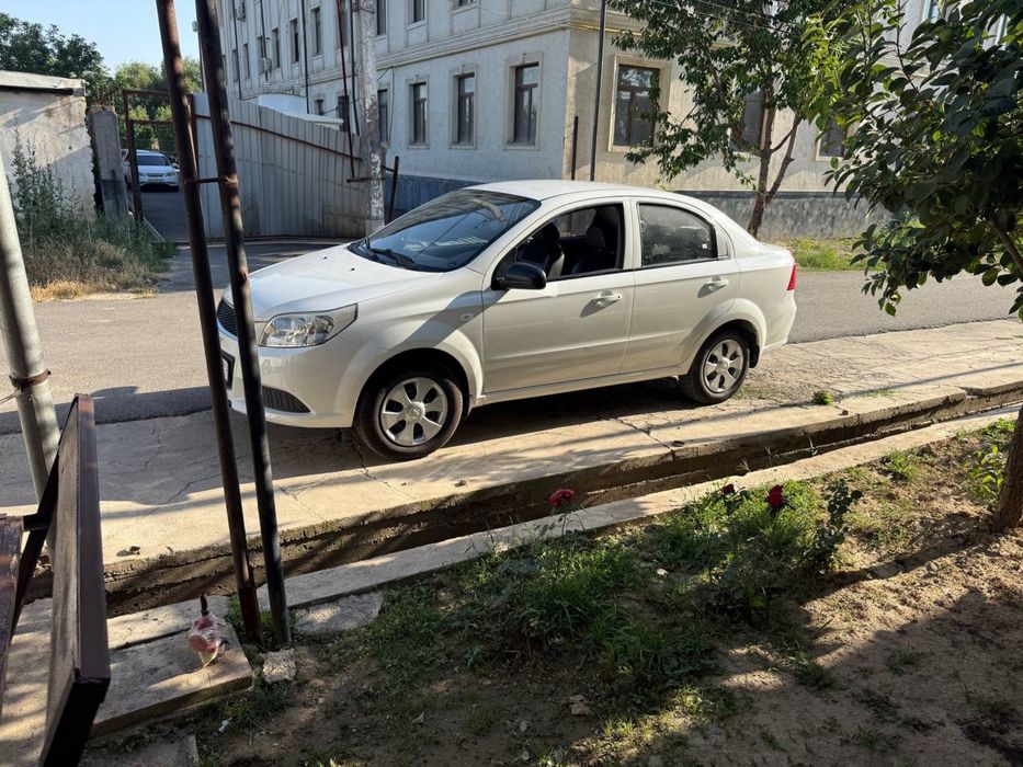 Nexia 3 sotiladi srochna