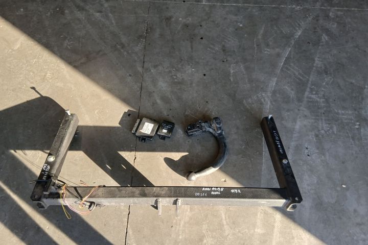 Carlig remorca 8K0919145AK 10R047780 8K0919145AK 10R047780 Audi A4 B8