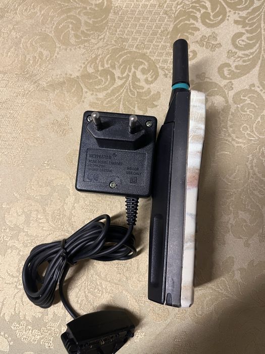 Ericsson 377 със зарядно