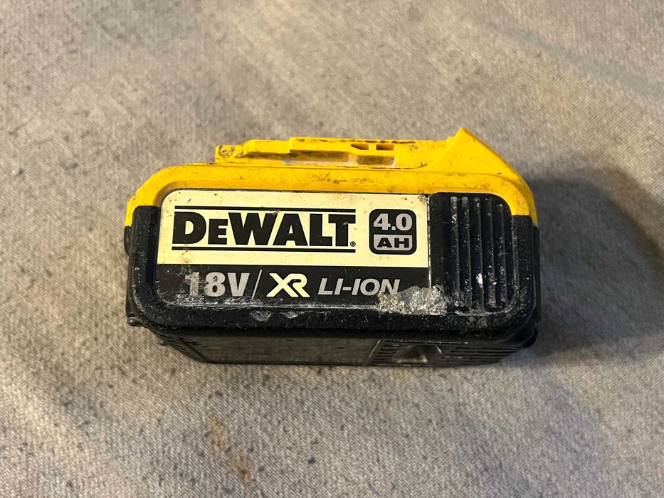 Baterie DeWalt DCB182 XR 18V 4Ah Li Ion defecta nu se incarca