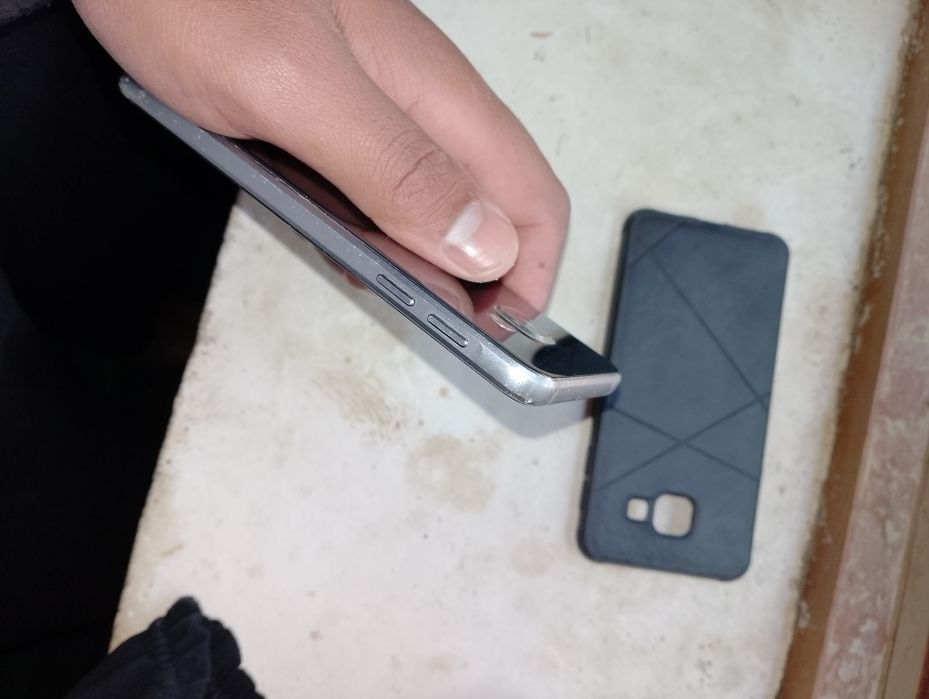 Samsung A3 16/2 gb xotira