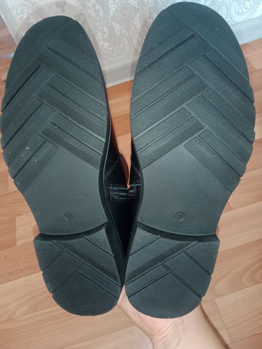 Новый кожаный сапоги