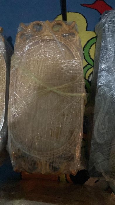 Скамейка и разные вещий