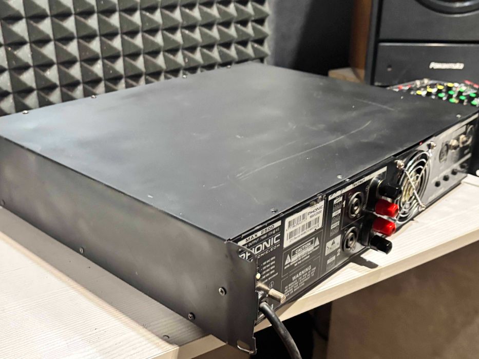 усилитель звука Phonic MAX 2500