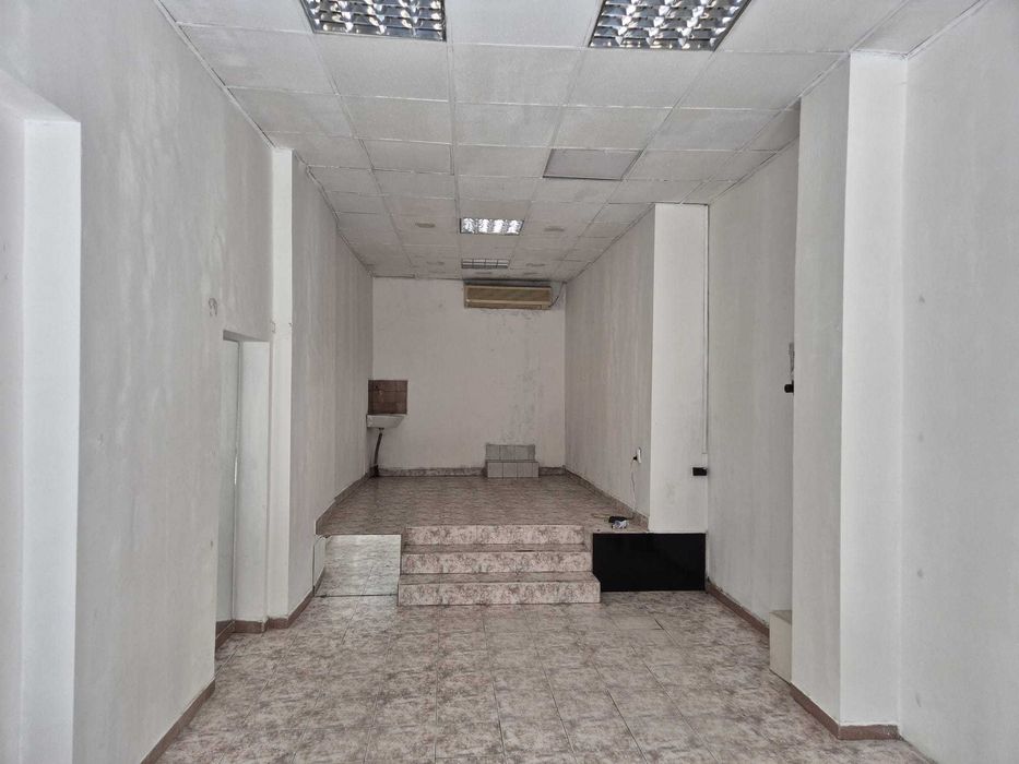 Давам помещение под наем подходящо за магазин или офис