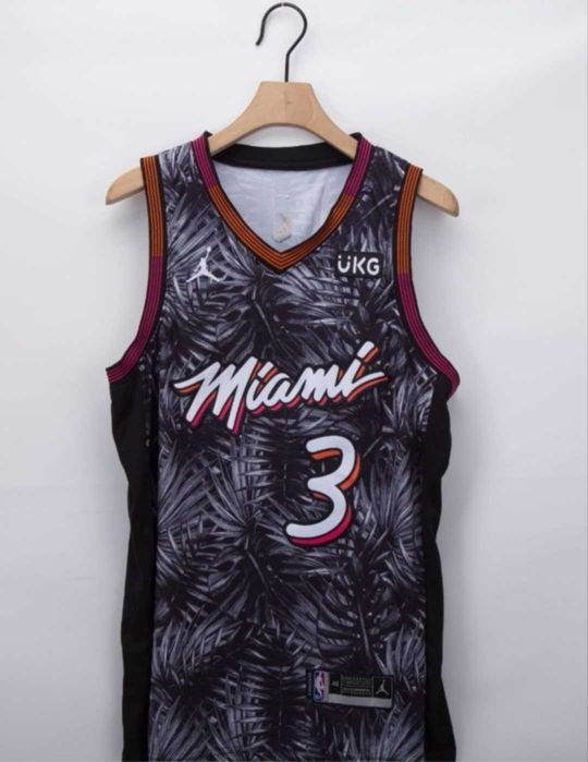 Maiouri de baschet cu Dwyane Wade