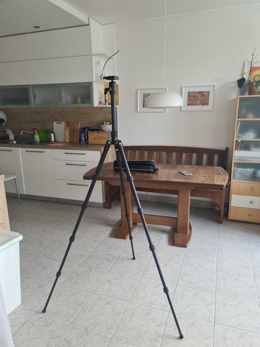 Висококачествен статив за фотоапарат Benro - почти нов