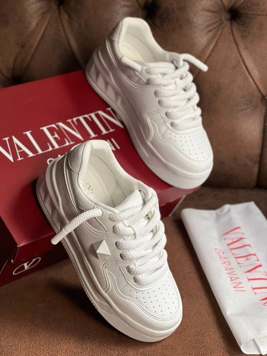 Adidasi Valentino Noi !!! Marimi 36/40 !!!