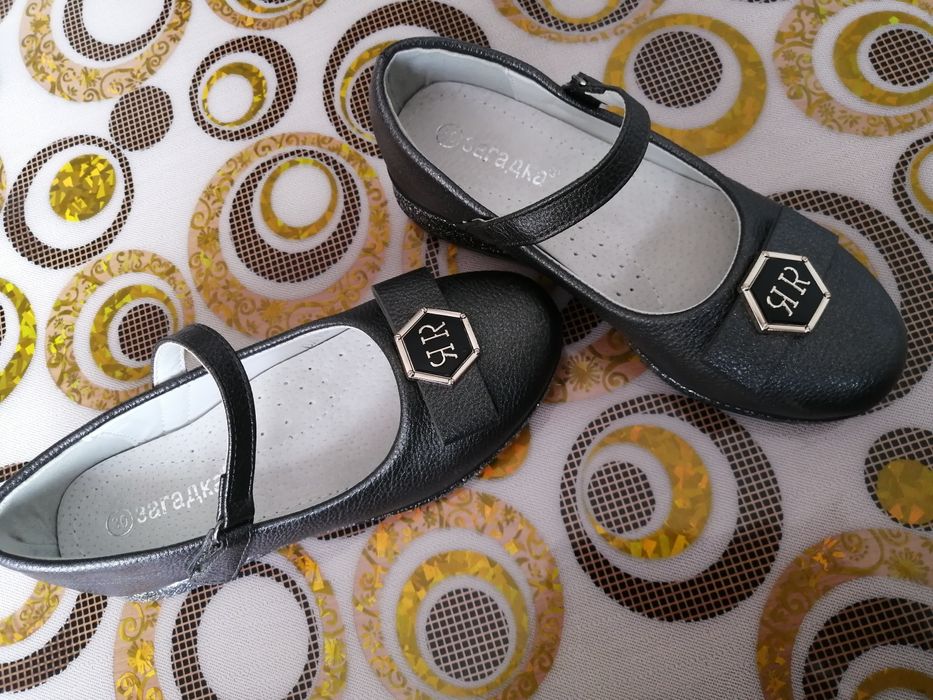 Продам обувь для девочки