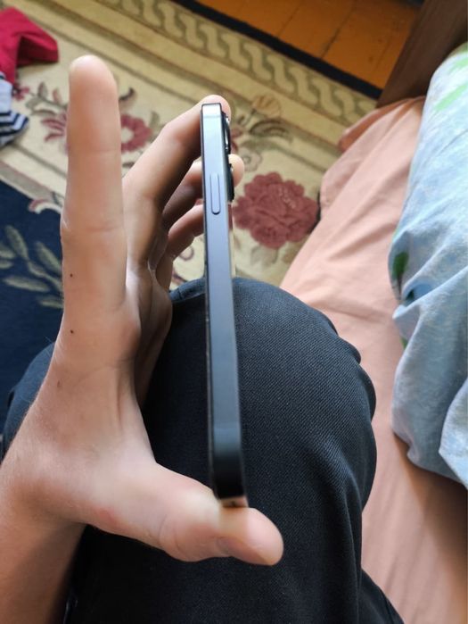 Продам Iphone 13 с гарантией