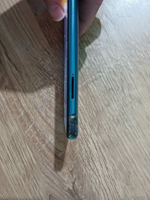 Xiaomi Redmi Note 9 functional. Nu are suportul pentru sim