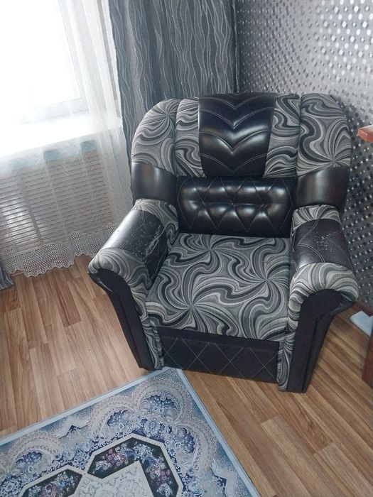 Продаётся угловой диван с креслом б/у