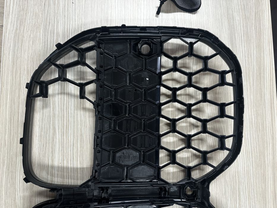 Оригинална маска за BMW G22/G23