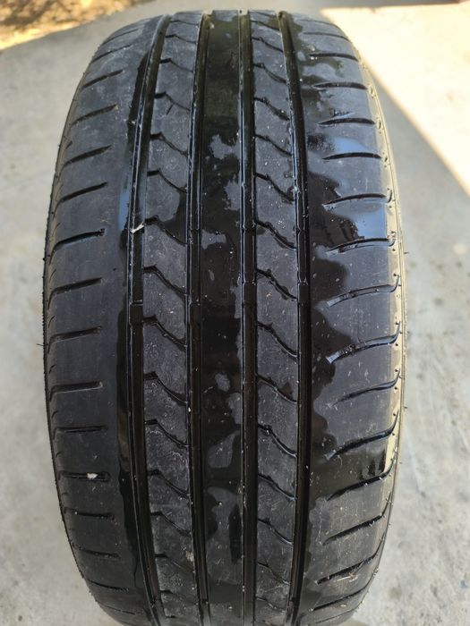 1 шина Maxtrek в отличном состоянии