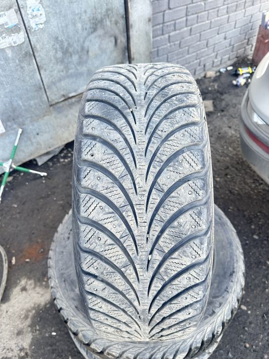 Продам бу Зимные шины шипы