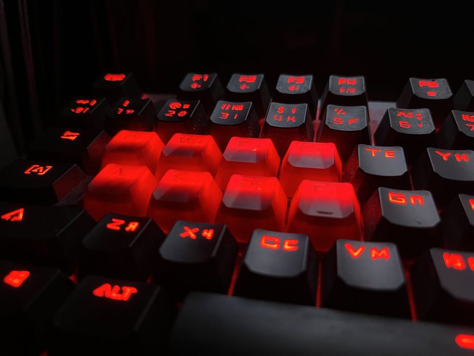 Продам оптическую клавиатуру blody b930