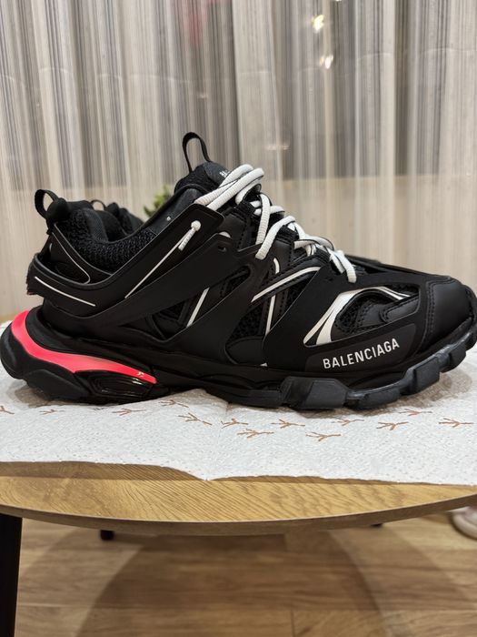 Blaenciaga track led