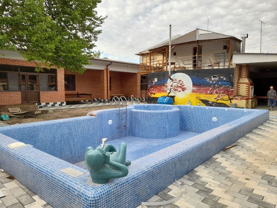 Продаётся дача с евро ремонтом в городе чирчике 8 соток