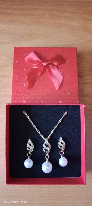 Комплект украшений к 8 Марта