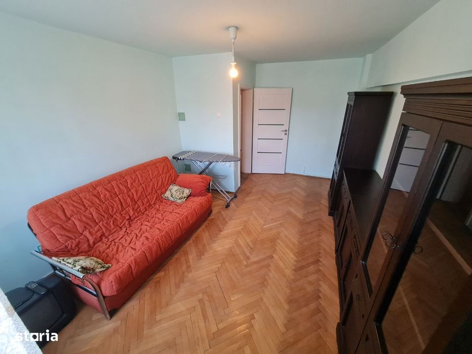 Inchiriez ap. 2 camere Decomandat Pe Bulevard Centrala,Clima.