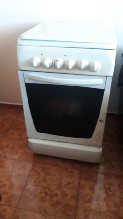 Комбинирана готварска печка (газ , ток)