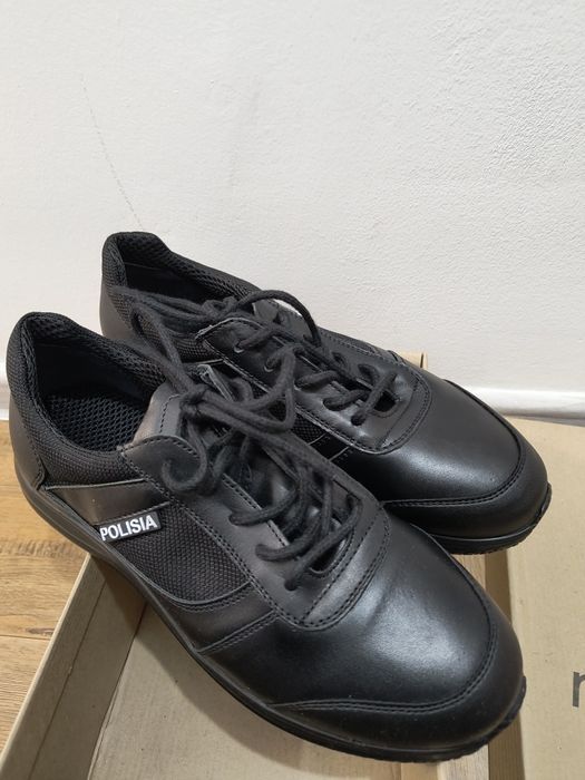 Летняя кроссовка 43 размера новая