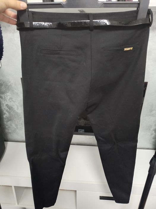 Vând pantaloni stil elegant