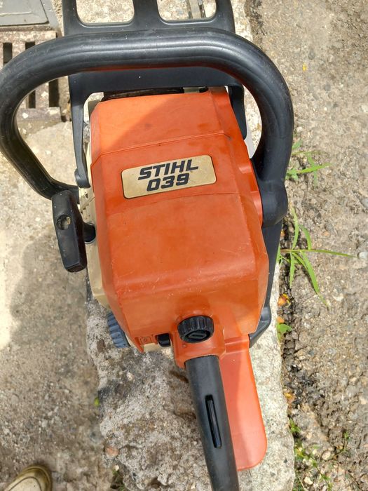 Бензинова резачка за дърва щил 039