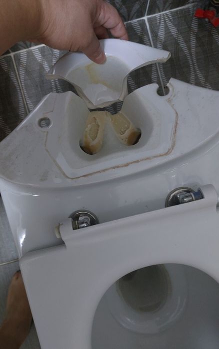 Отдам бесплатно Унитаз