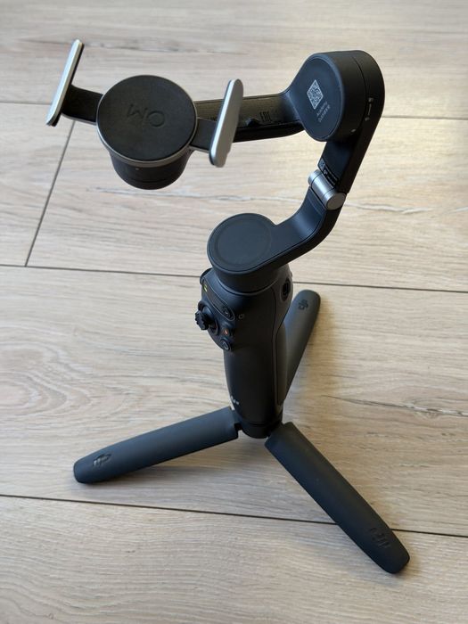 ПРОДАВА СЕ Dji Osmo Mobile 6 smartphone stabilizer.