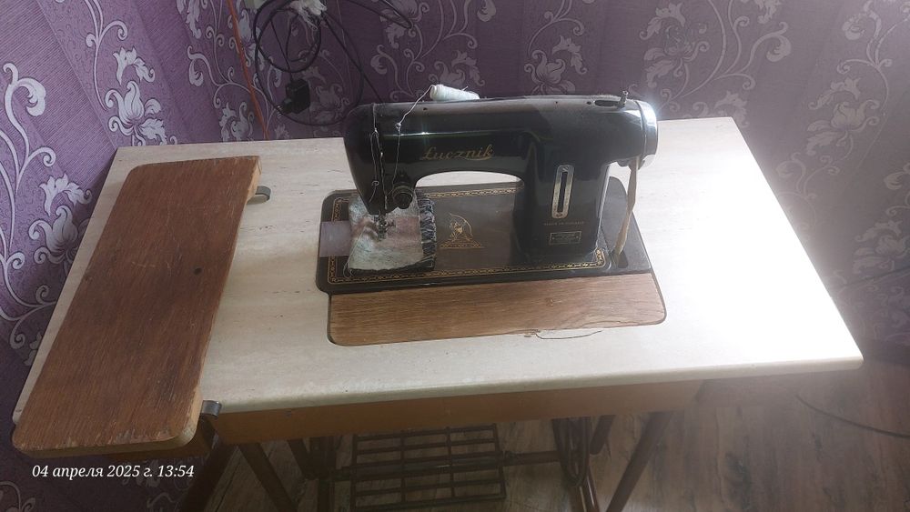 Ножная швейная машинка