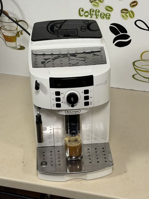 Кафемашина кафе автомат delonghi magnifica S с гаранция
